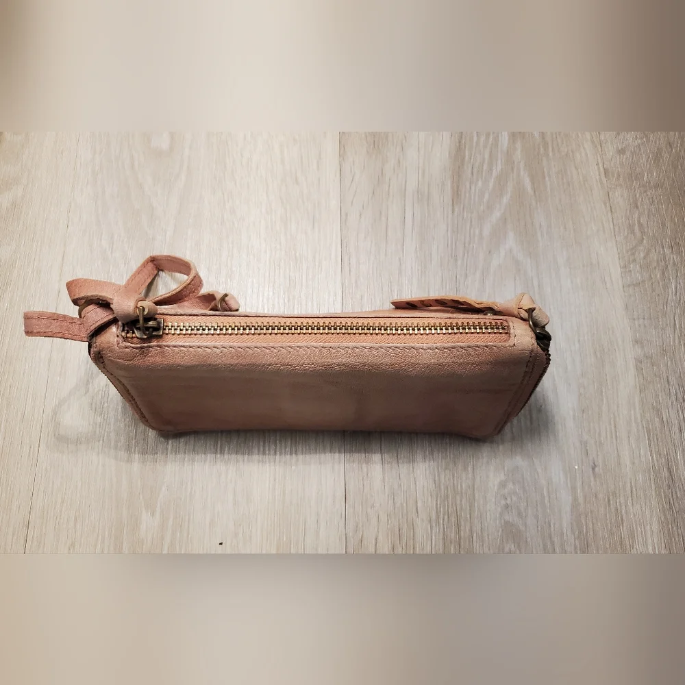 Free People Vegan Wallet Distressed - Picture 5 of 8